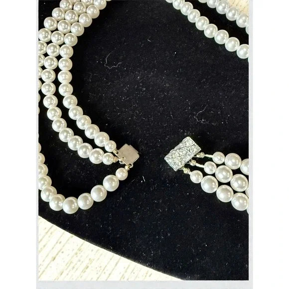 VTG Triple Strand Faux Pearl Necklace Crystal Clasp Bridal Wedding Jewelry - Picture 10 of 10